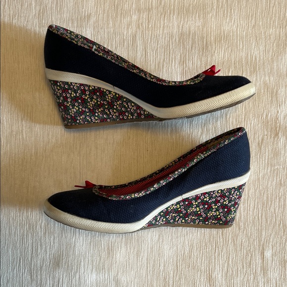 Keds Women's Navy with Red Bows & Floral Trim 7M - Picture 4 of 11